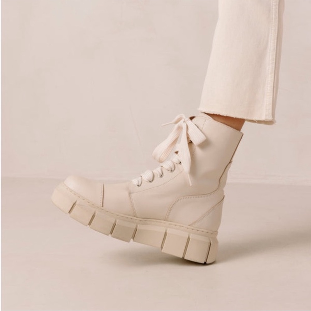 ALOHAS Can Can Beige Bone White Chunky Lug Lace-Up Combat Boots